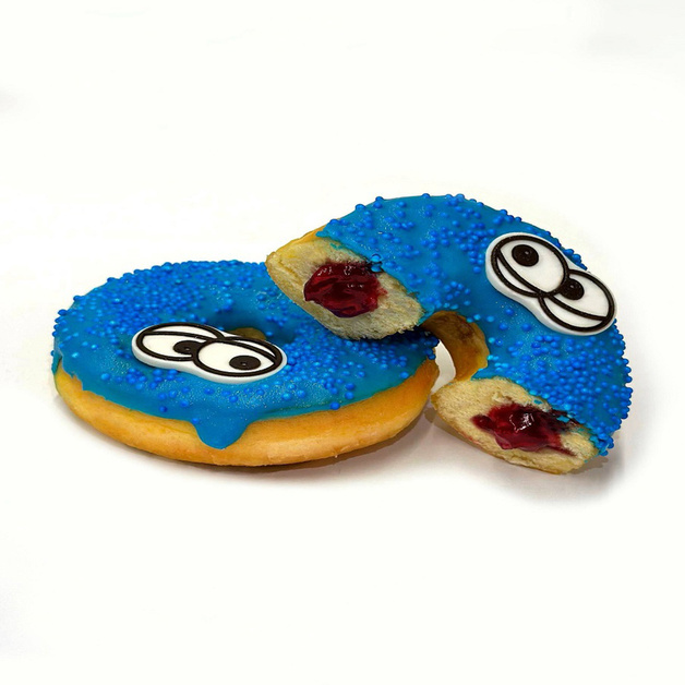 Донат Глазированный с Вишневой Начинкой 65г*