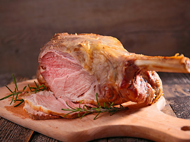 Баранья лопатка в вином маринаде