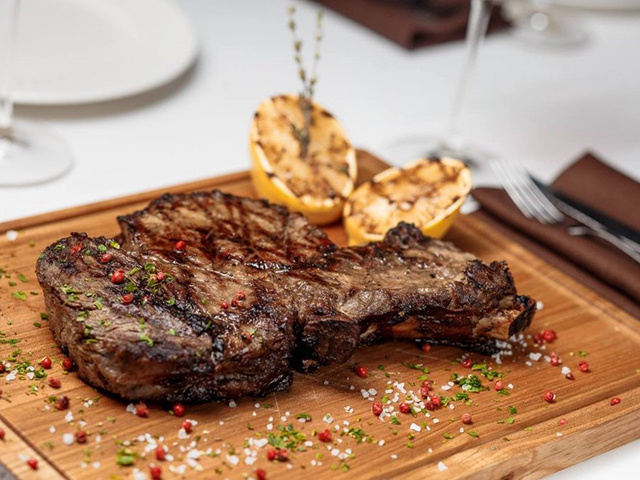 Идеальный свиной стейк на кости