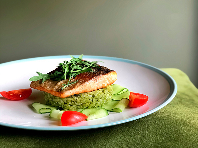 Ризотто с форелью и соусом песто